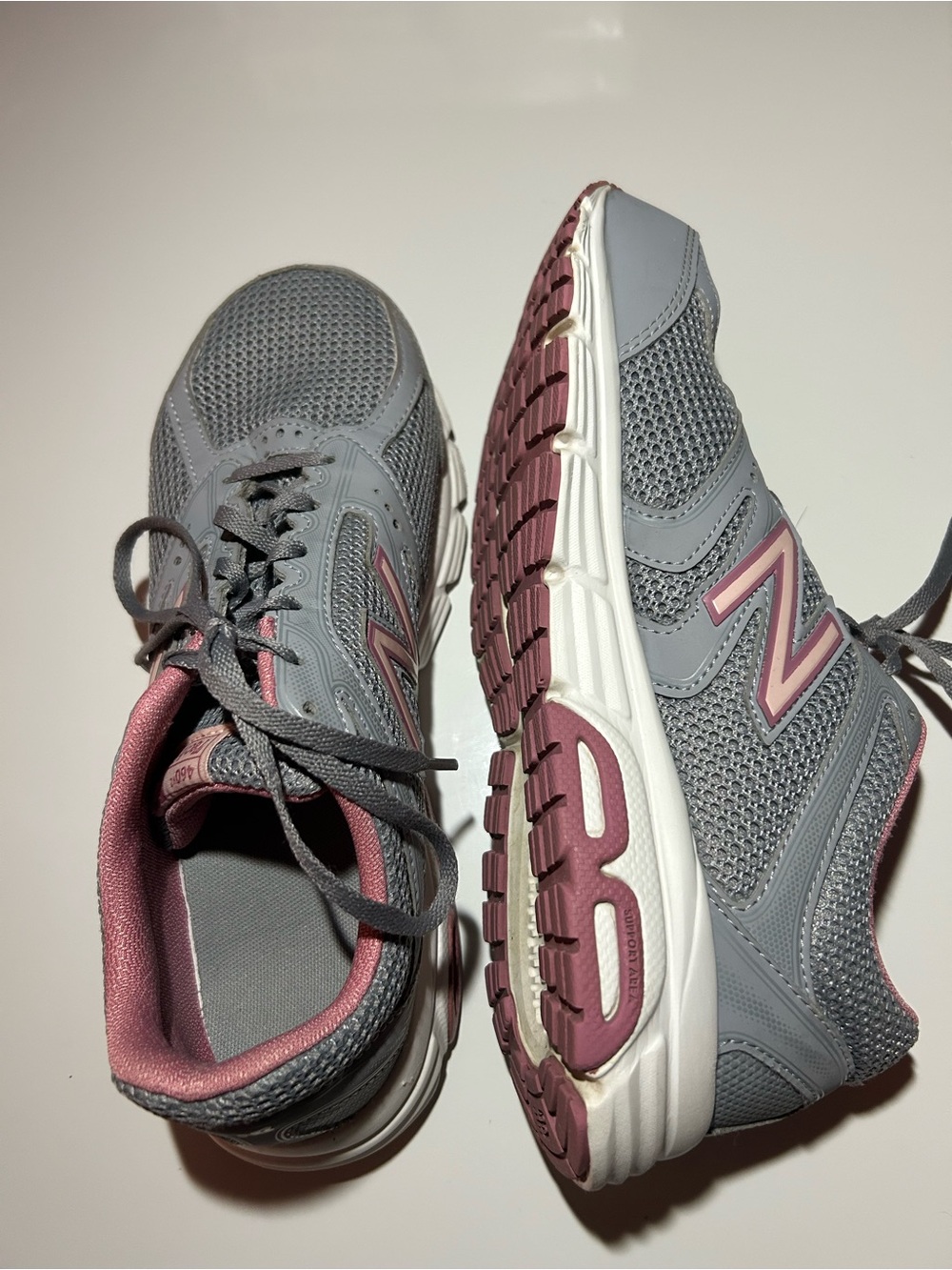 Women’s Size 10 D New Balance 420 v2 Gray and Pink Athletic Sneakers